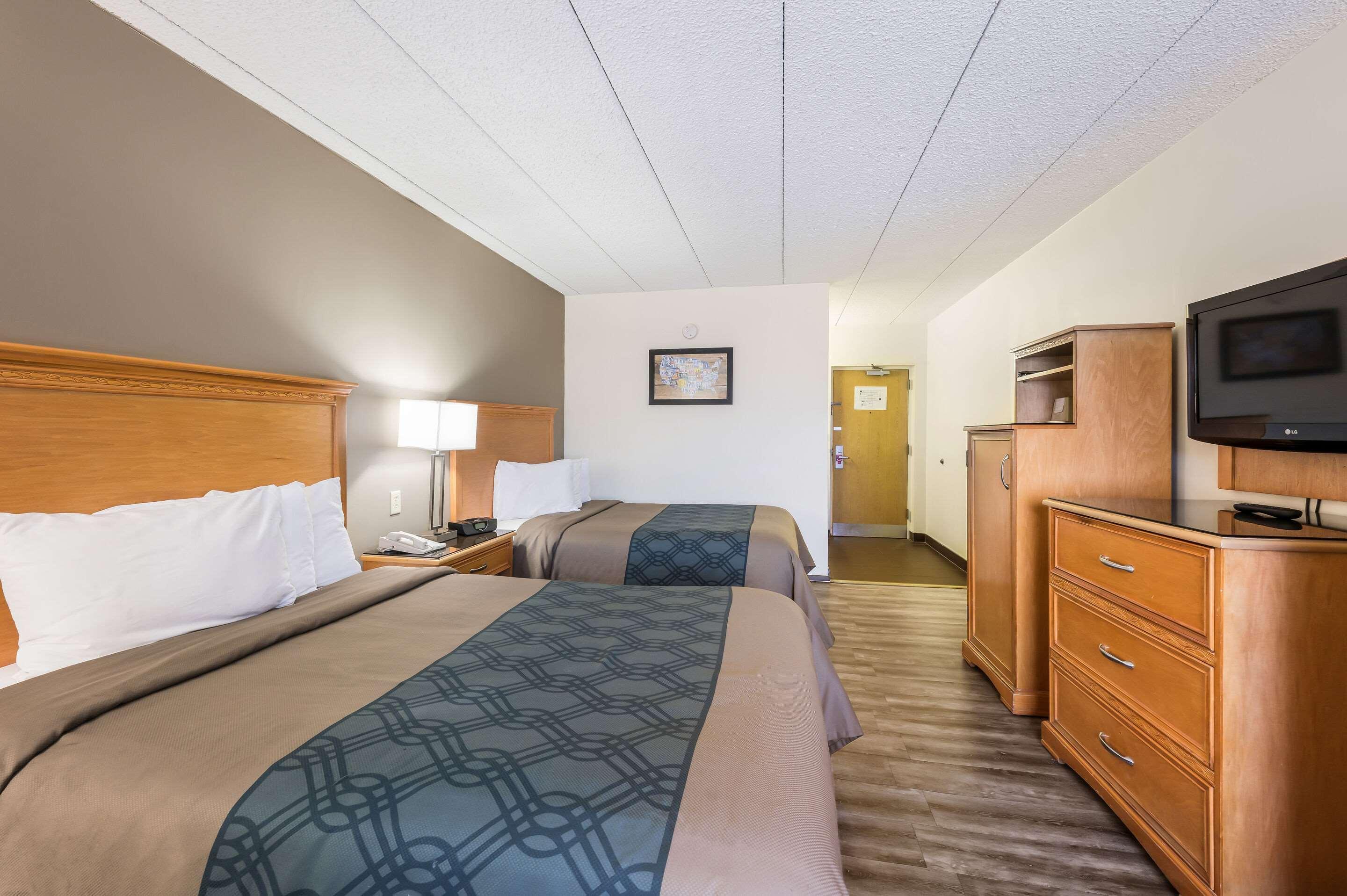 Econo Hotel 2*
