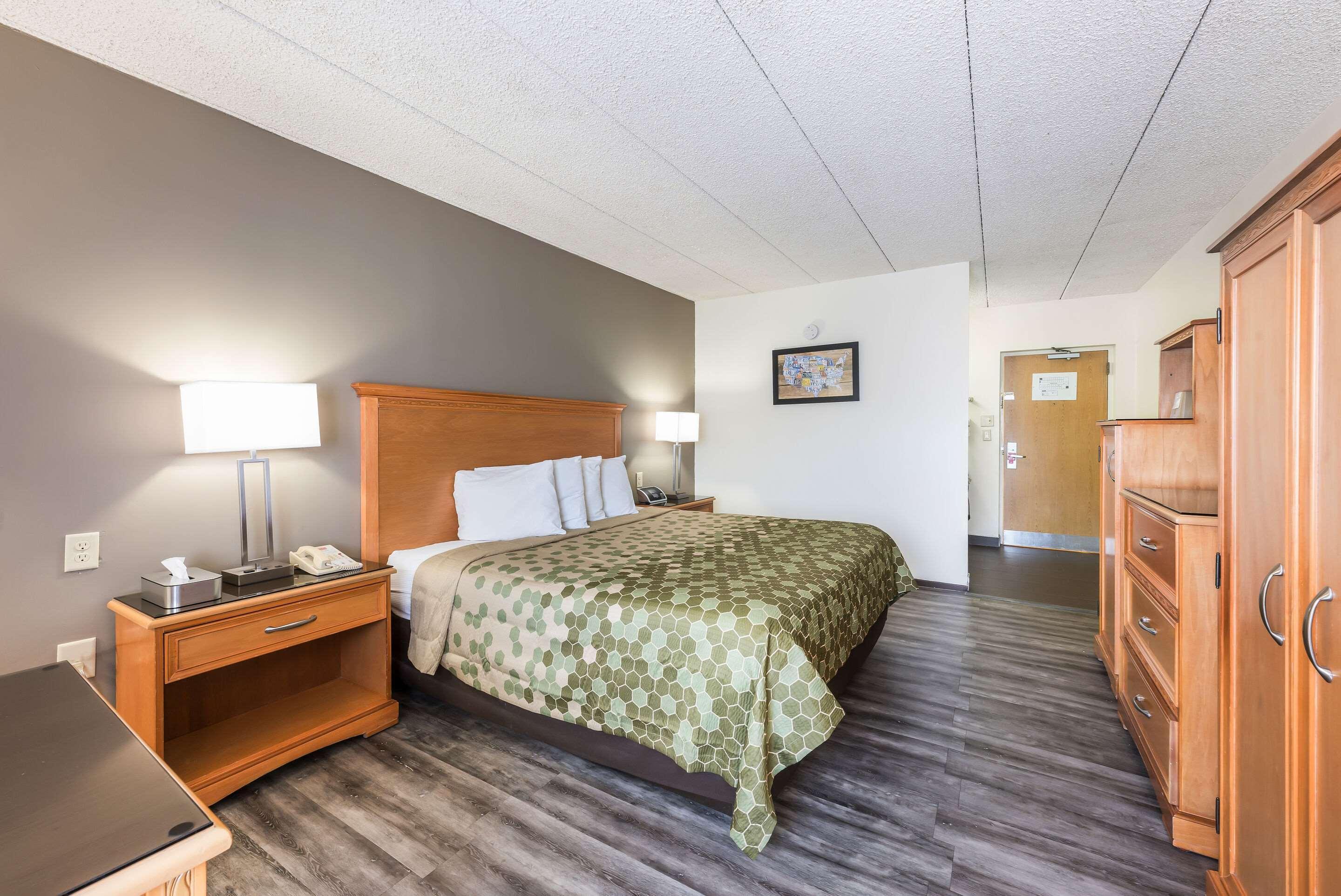 Econo Hotel