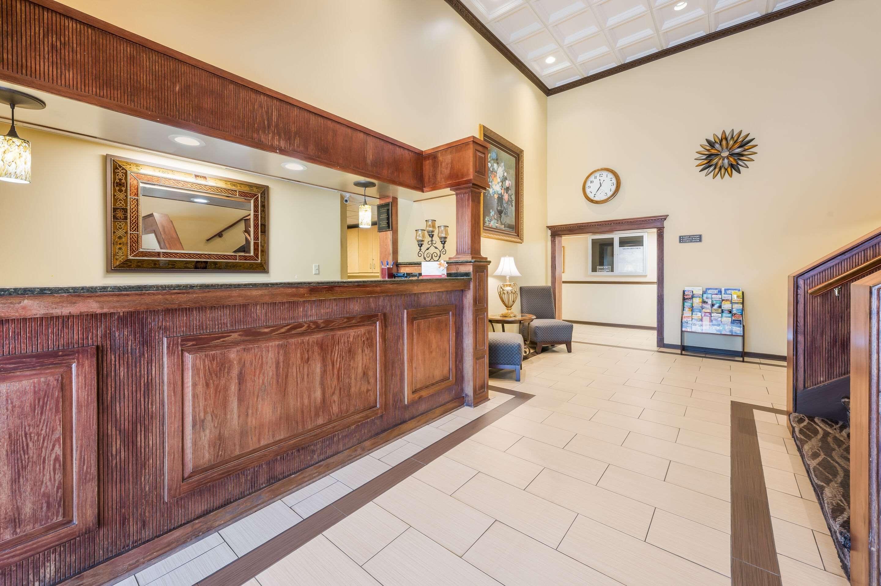 Econo Hotel